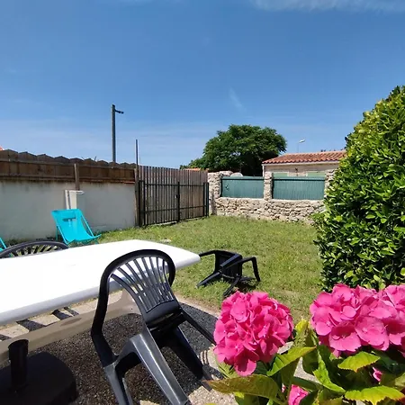 Au Centre Du Village De